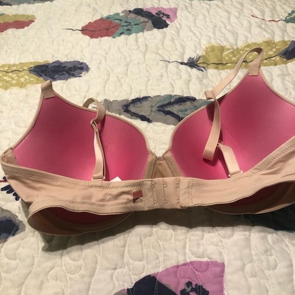 Victoria Secret Bra - Picture 2 of 3